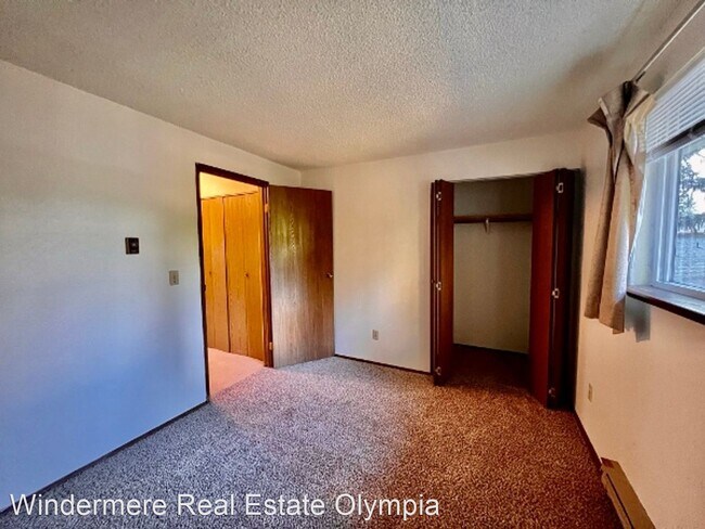 Building Photo - 2 br, 1.5 bath House - 1605 16th Ct SE Unit B