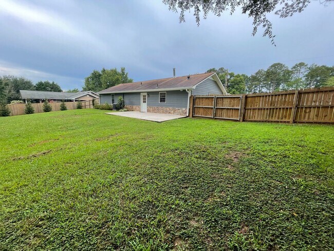 Building Photo - Nice 3/2 House in Armuchee- $1,895