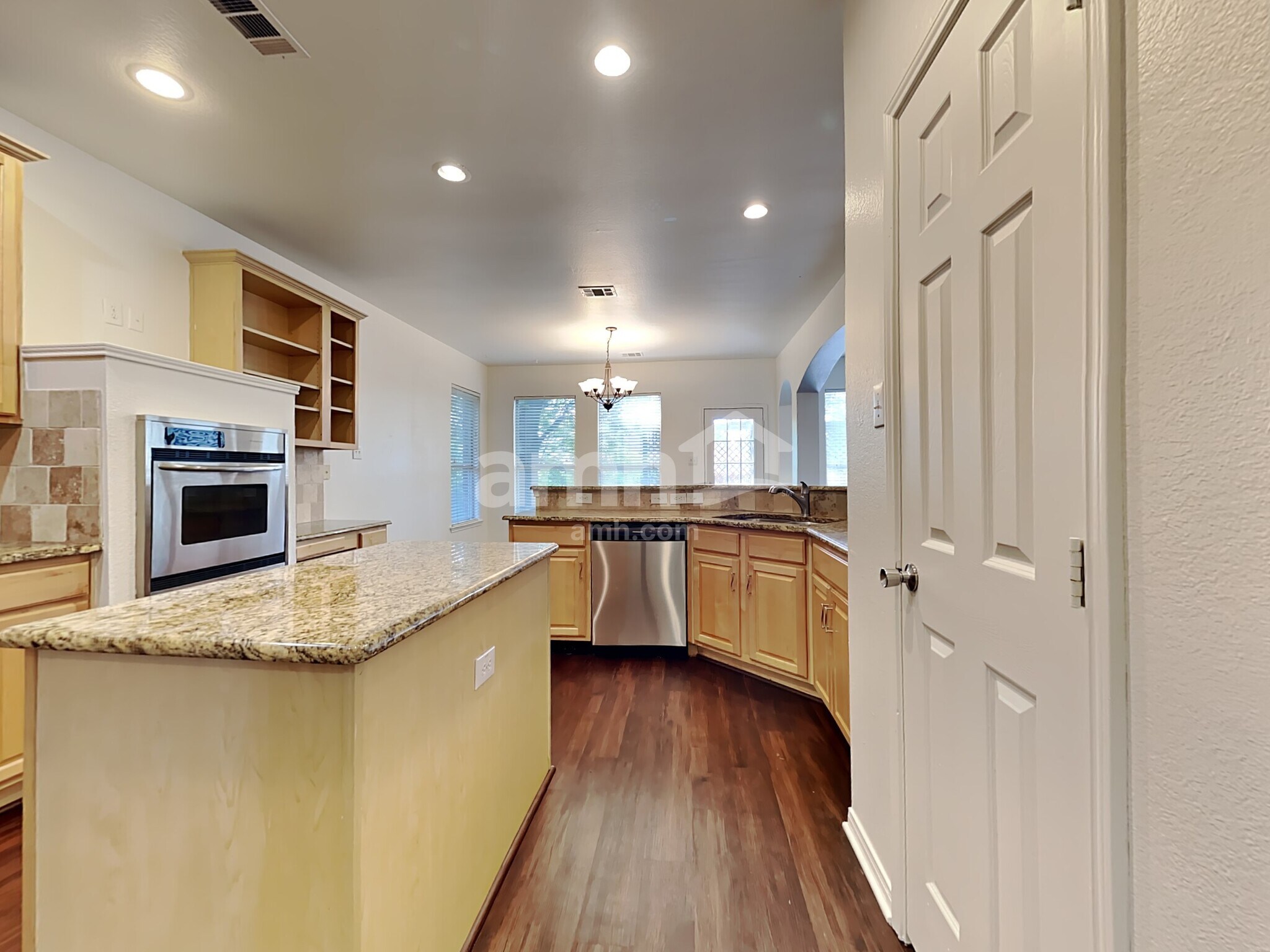 Building Photo - 1304 Carriage Ln