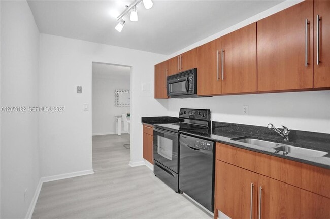 Building Photo - 3000 S Ocean Dr