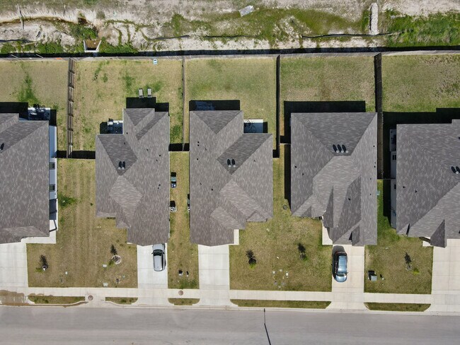 Building Photo - 1320 Kingsgate Dr