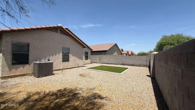 Building Photo - 679 W Jardin Dr