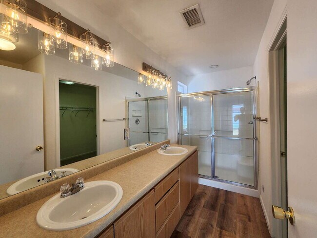 Building Photo - Great 3 Bed Ranch Style Home In Green Valley Ranch Neighborhood