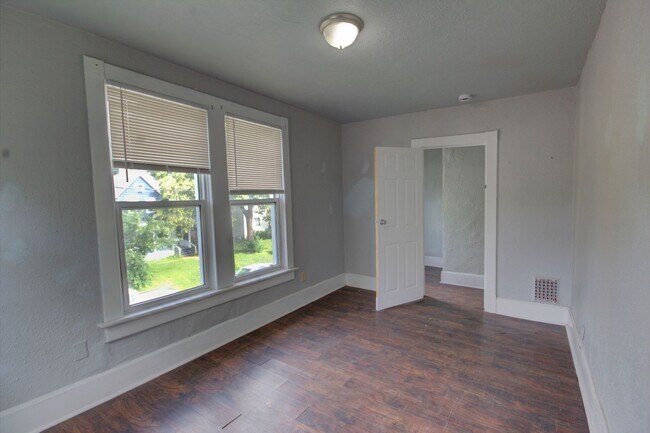 Building Photo - 2 bedroom with bonus space