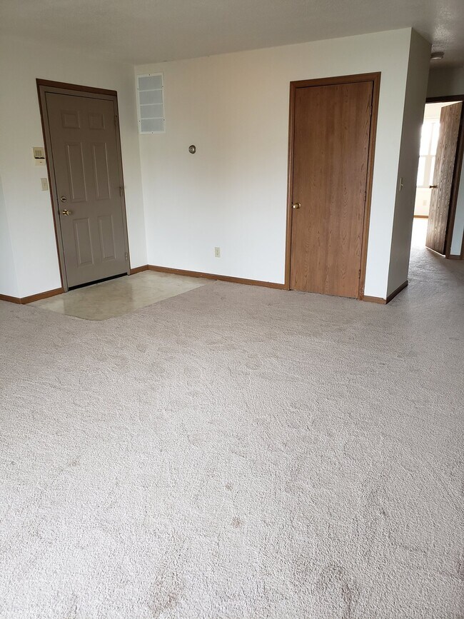 Building Photo - 5742 Ryewyck Dr