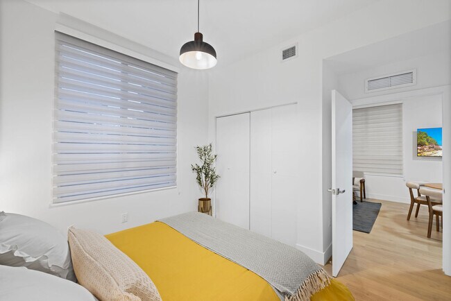 Building Photo - 1552