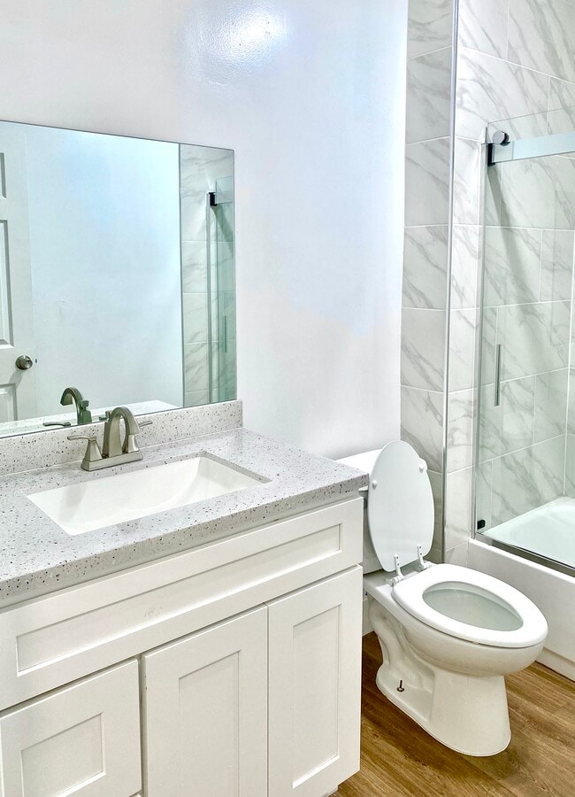 upstair hall way full bath room - 2456 Arizona Ave