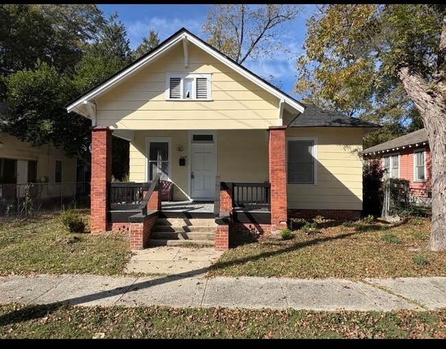 Building Photo - 2427 Marion St