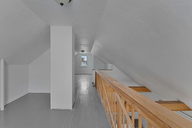 Building Photo - 98 N Navarre Ave