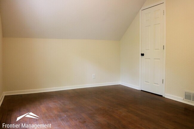 Building Photo - Recently Remodeled 3 Bedroom Farm Style Home!
