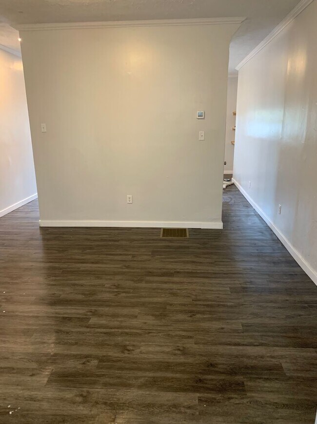 Building Photo - 2 bedroom