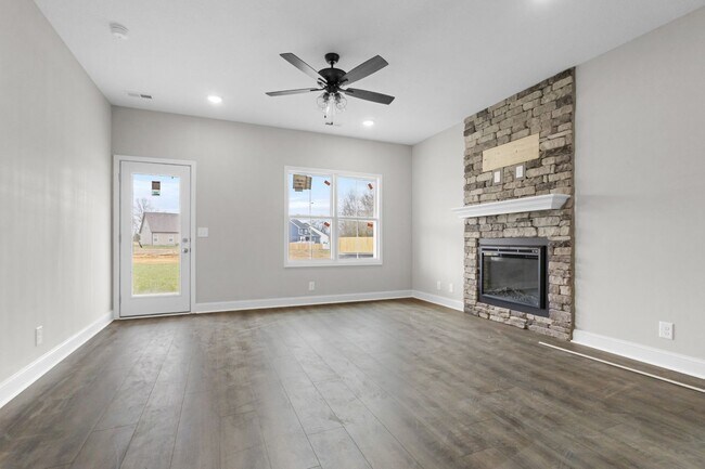 Building Photo - Beautiful New Build Available Now!
