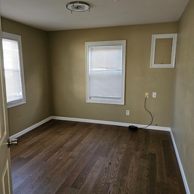 Building Photo - 401 St Louis St