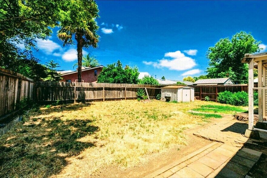 Building Photo - 380 Deodara St