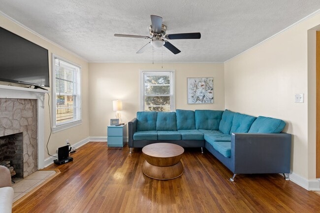 Building Photo - UNFURNISHED cozy private 2-bedroom, 2-bathroom home nestled in Winston-Salem