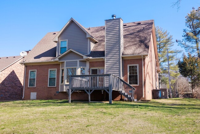 Building Photo - Charming 3-Bedroom/ 2.5 Bath Home in Royal...