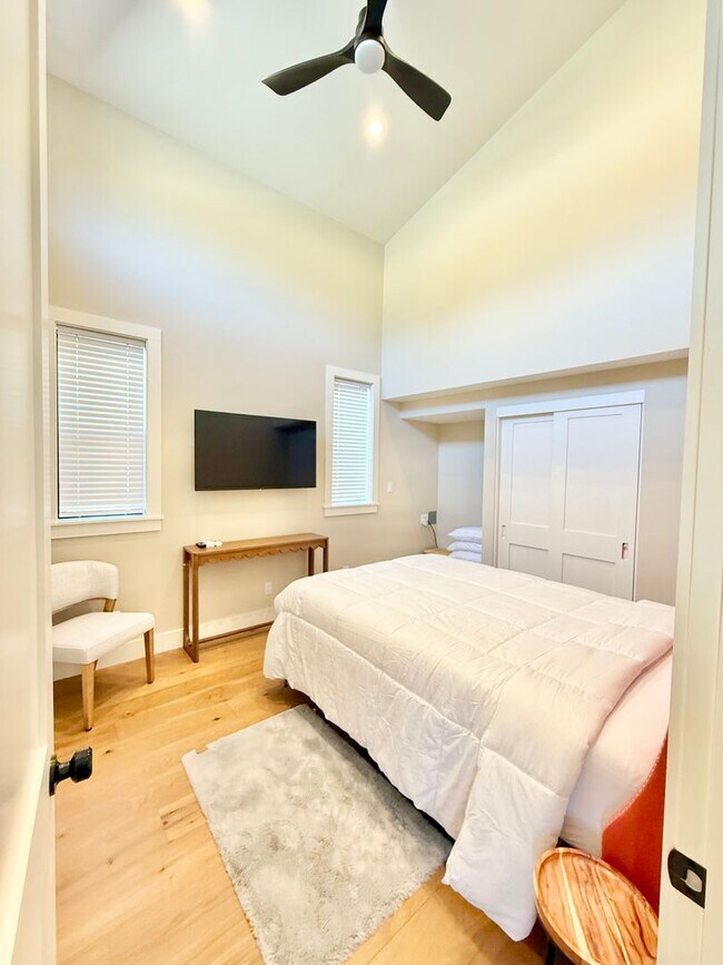 Building Photo - Beautiful Furnished New Construction Calis...