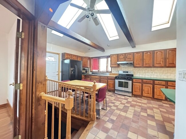 Building Photo - 40 Belmont St