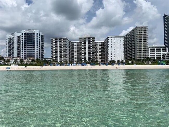 Building Photo - 6039 Collins Ave