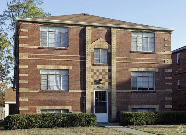 Building Photo - 4326-4330 Oakwood Ave