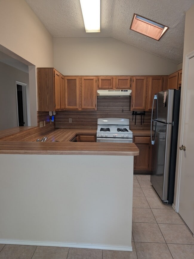 Building Photo - Charming 2 beds 2 baths in Spring!