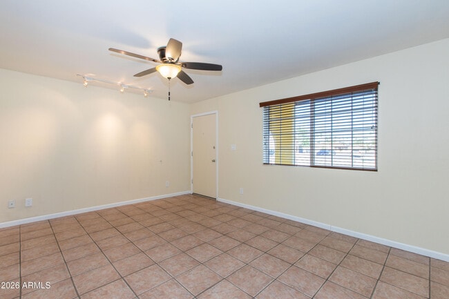 Building Photo - 1813 E Ellis Dr