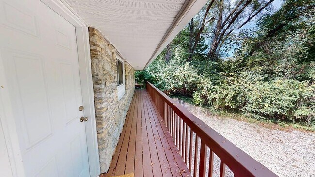 Building Photo - 32 Marion St