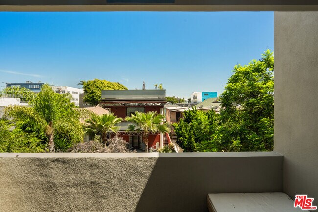 Building Photo - 27 Paloma Ave
