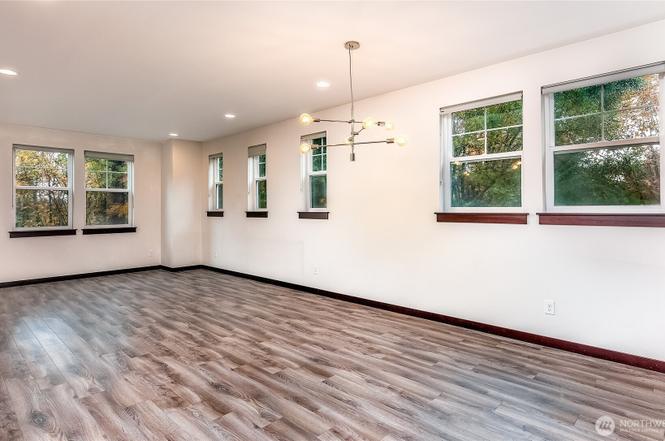 Living room - 7174 Shinkle Pl SW