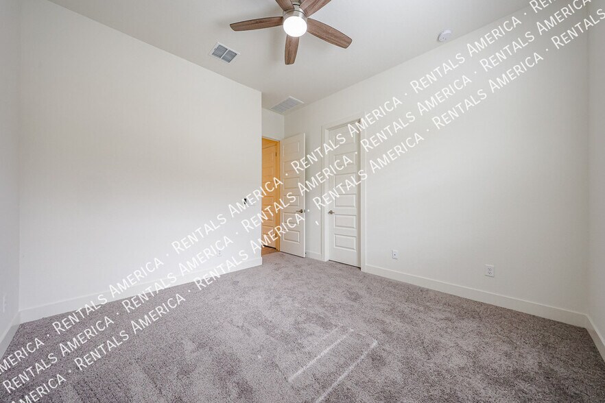 Building Photo - 274 S 164th Dr