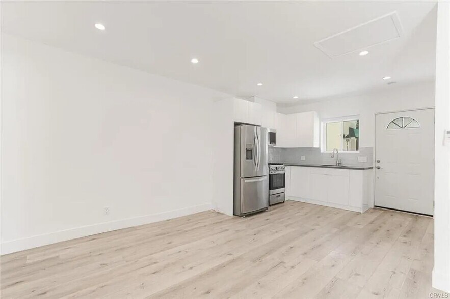 Dining and kitchen area - 4552 Murietta Ave