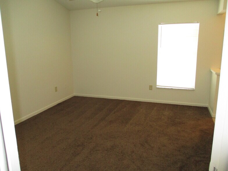 Building Photo - 3006 Annadale Cir