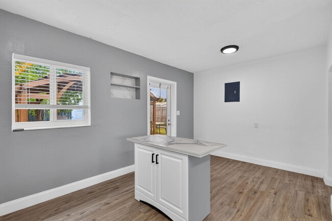 Building Photo - 540 NE 61st St