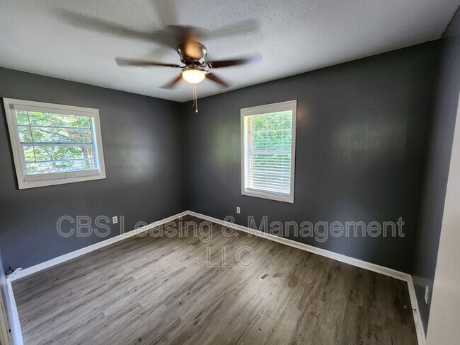 Building Photo - 1406 Jackson Dr