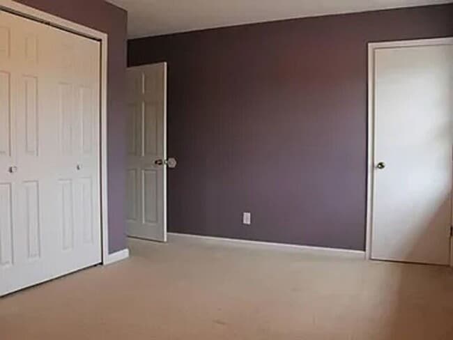 Building Photo - 721 Circle Dr