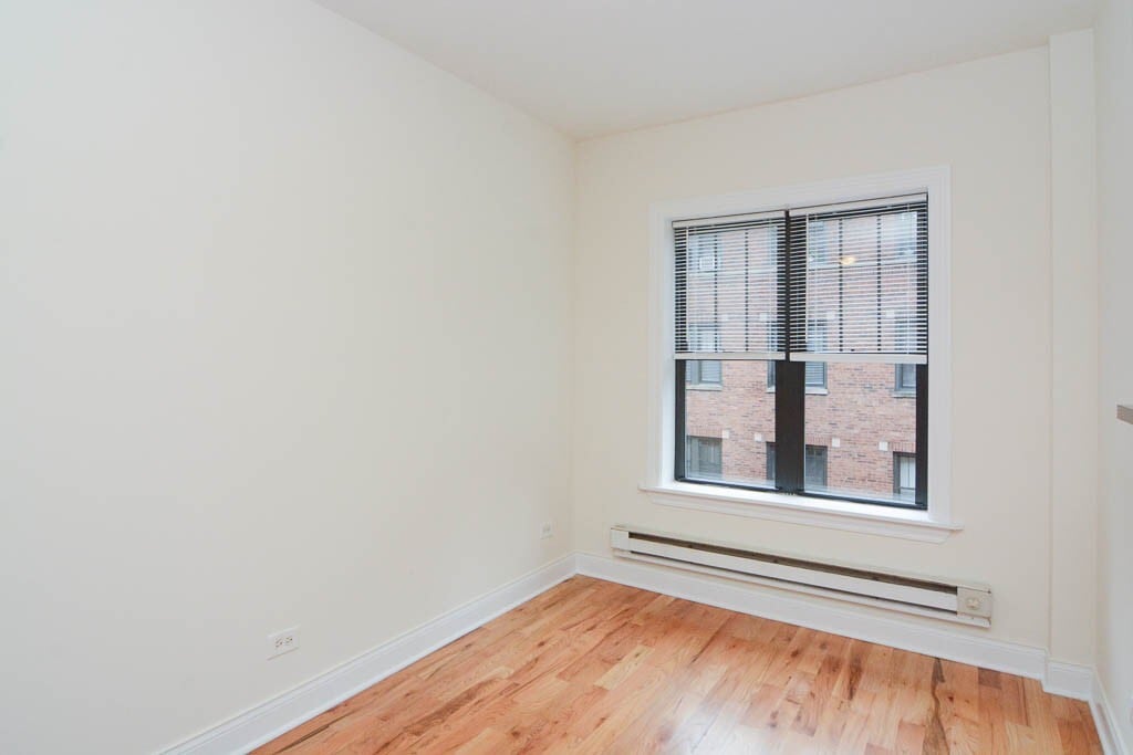 Building Photo - 712 W Cornelia Ave