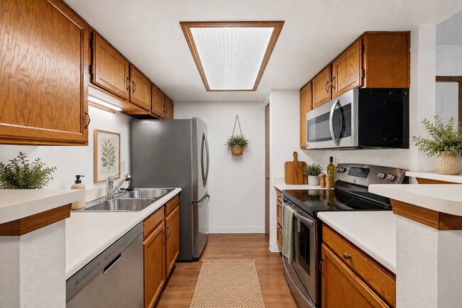 Building Photo - 923 S Zeno Way