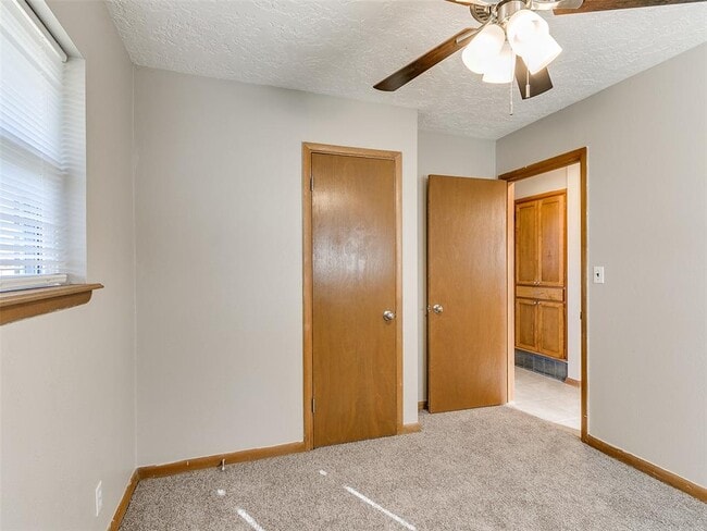 Building Photo - 214 Thompson Dr