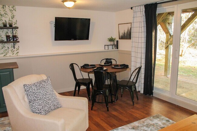 Building Photo - 22 Orris Rd