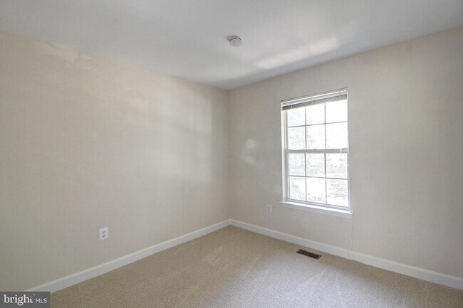 Building Photo - 8864 Briarcliff Ln