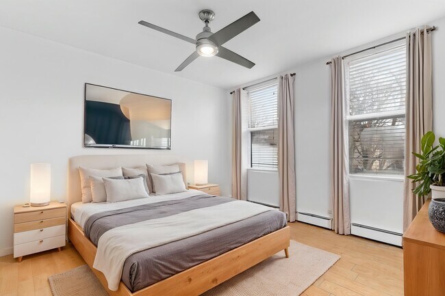 Building Photo - 324 70th St