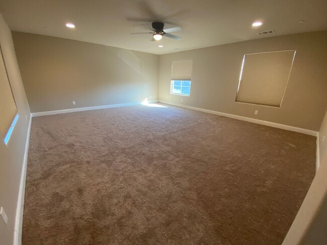 Building Photo - Beautiful 2 story Home in gated community ...