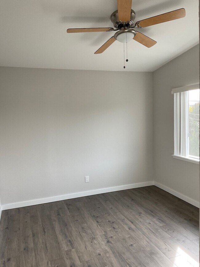 Building Photo - Nicely remodeled 1bd apt close to downtown
