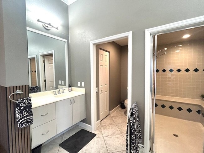 Building Photo - AVAILABLE May 1- 0CT 31ST .FURNISHED/SEASONAL.  3/2 POOL HOME IN ROSEDALE!