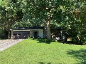 Building Photo - 215 Lakeland Ct