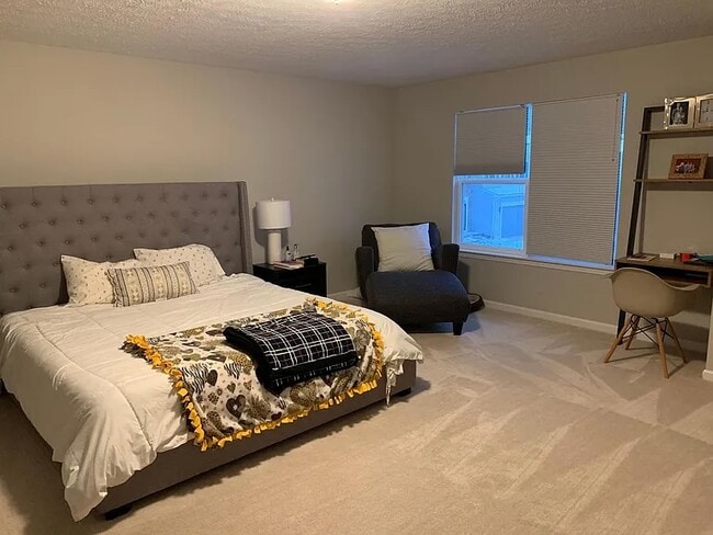 Building Photo - 32918 Rebecca Ln