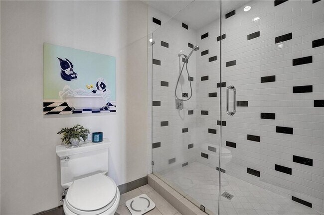 Building Photo - 110 SE 2nd St