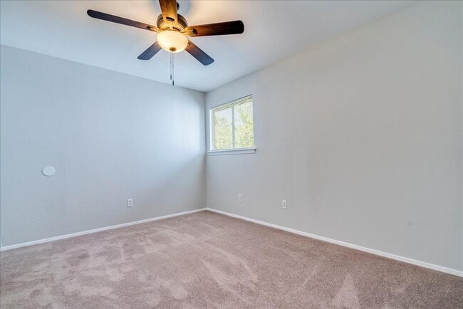 Building Photo - 408 Vista W Ct