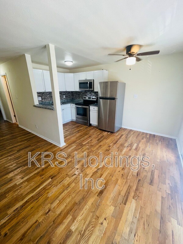 Building Photo - Willow Sands Apartments