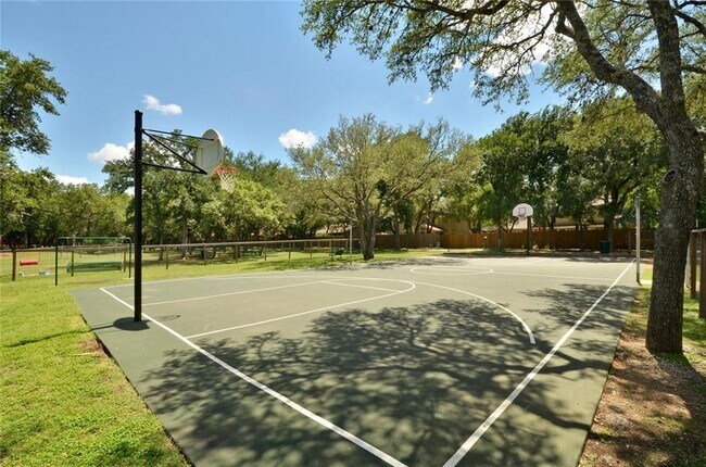 Building Photo - 10110 Woodland Village Dr
